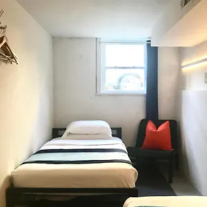 Guest house Modern Ironbound With Kitchen-fasttraintonyc-onestoptoairport, Newark